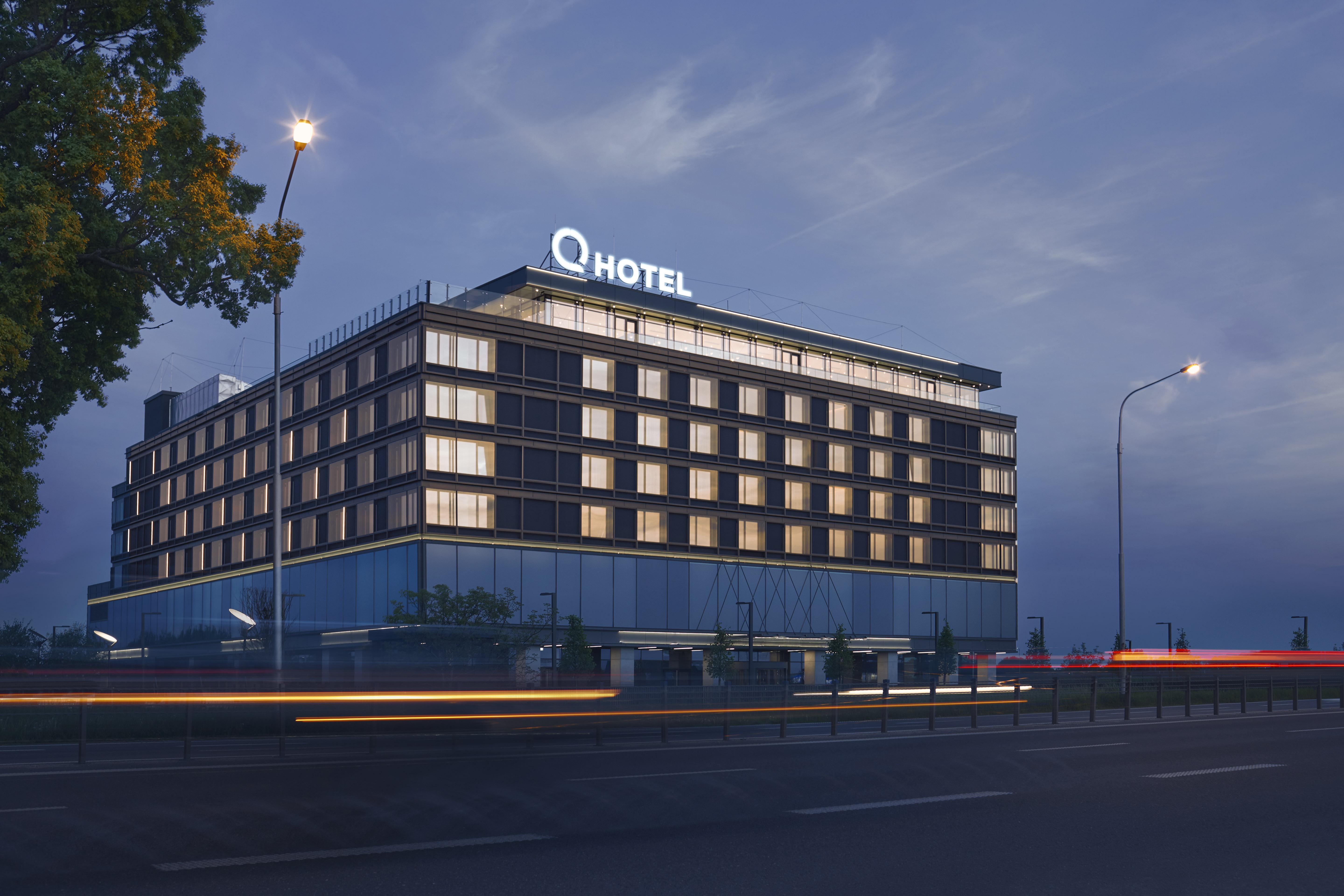 Q Hotel Plus Wroclaw Bielany Bielany Wrocławskie Eksteriør billede
