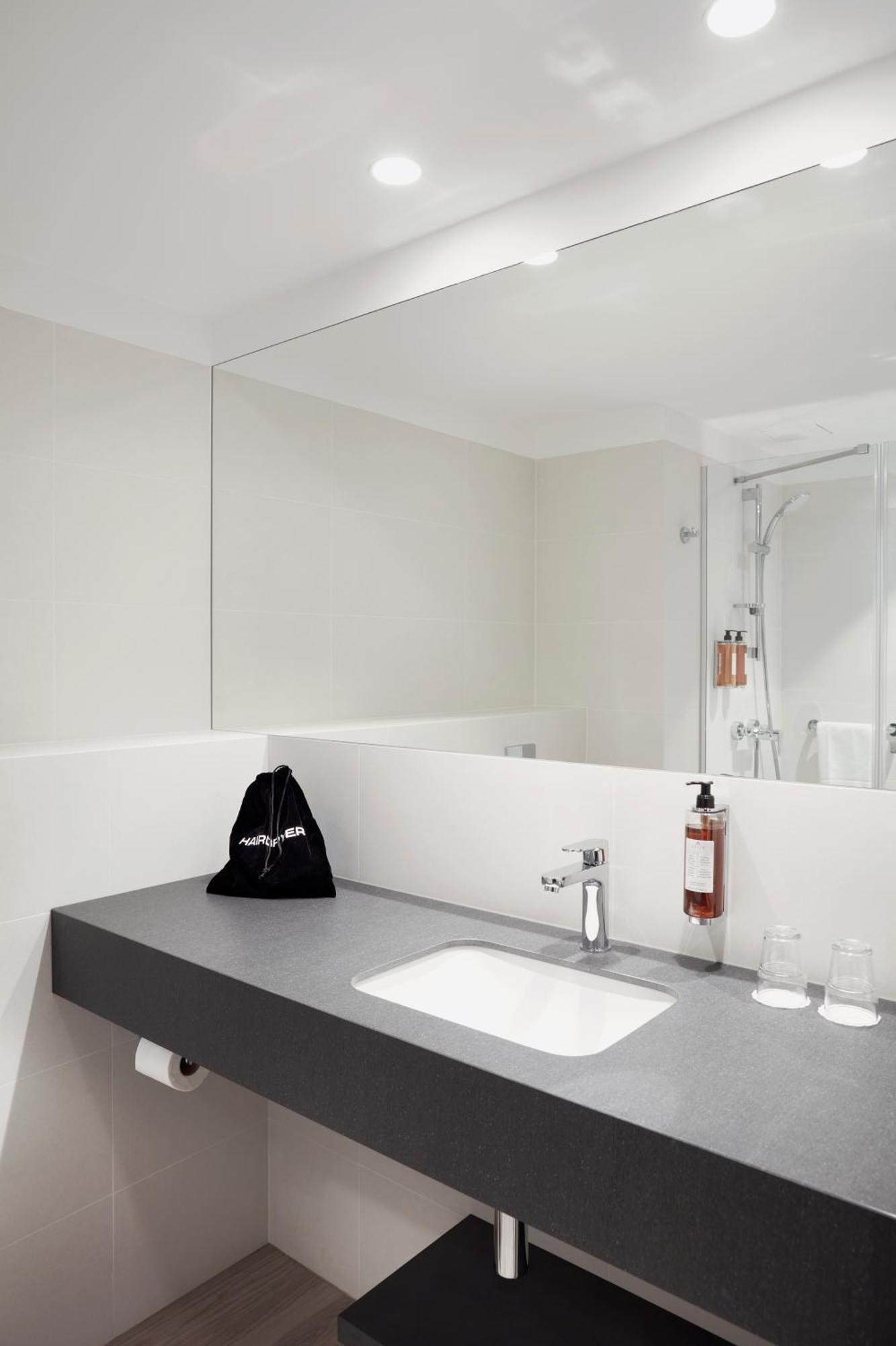 Q Hotel Plus Wroclaw Bielany Bielany Wrocławskie Eksteriør billede